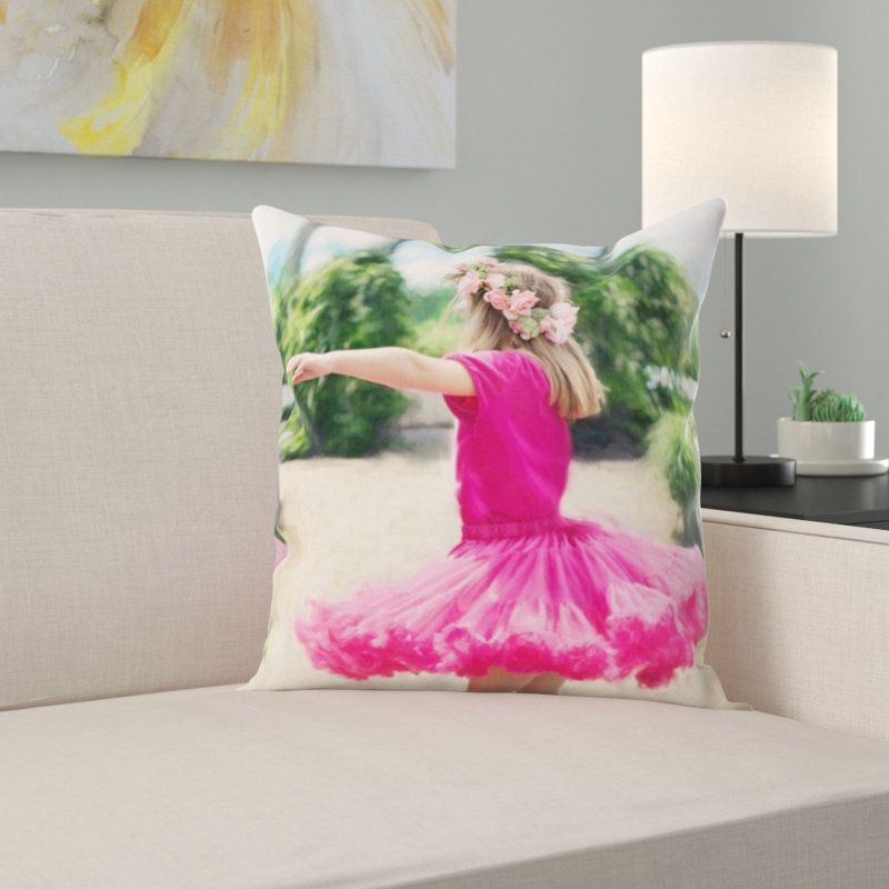 Coussin de tourbillon little fille