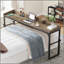 Table de lit réglable en hauteur avec roulettes, bureau pour ordinateur portable grand format, support inclinable, prises intégrées et ports USB pour lit / canapé (gris foncé)