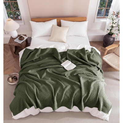 Machine Tufted Throw Blanket