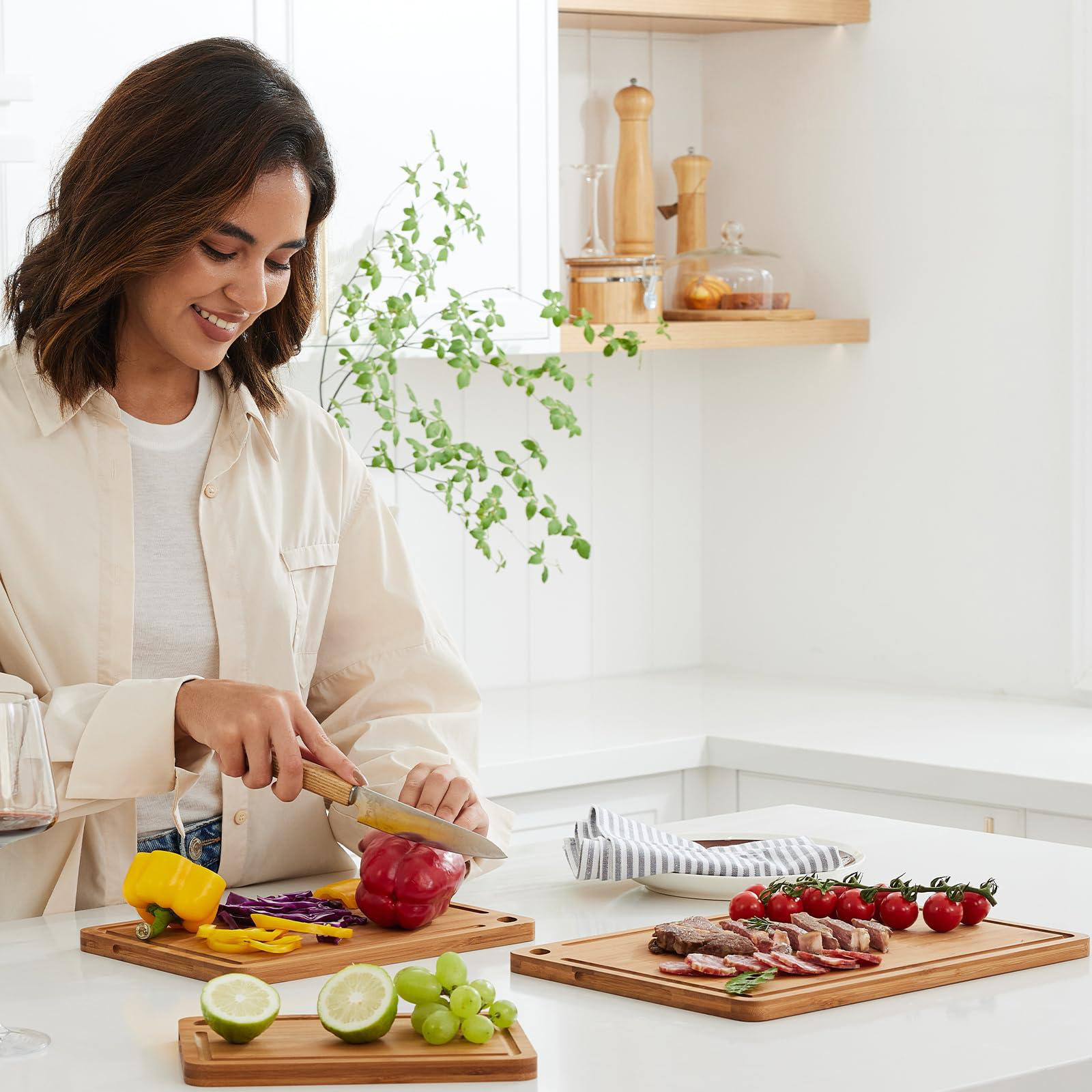 INTERBUILD Planche à Découper de Cuisine en Bois d'Acacia Avec Rainure