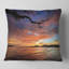 Coussin imprimé magnifique coucher de soleil sur la plage à phuket-29600257-29600254