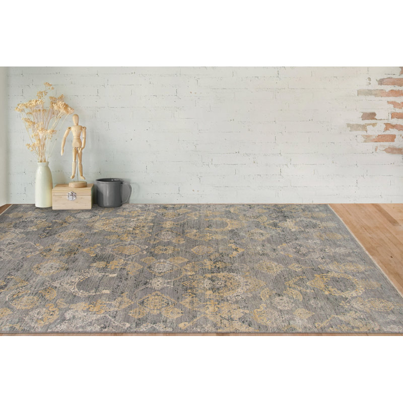 Pearl Floral Area Rug in Cream, 2' x 3'