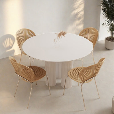Petite table et chaises de style crème