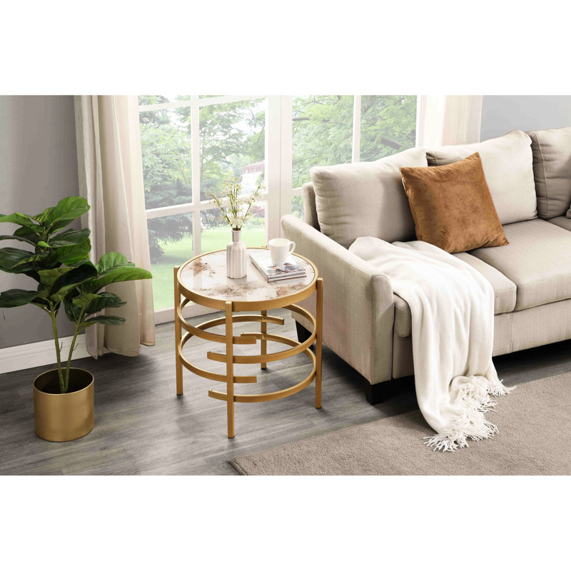 Petite table dorée, plateforme en pierre frittée, l 20,19 po x P 20,19 po, H 22,18 po, table de bout moderne distinctive et pratique en or, plateau, chic