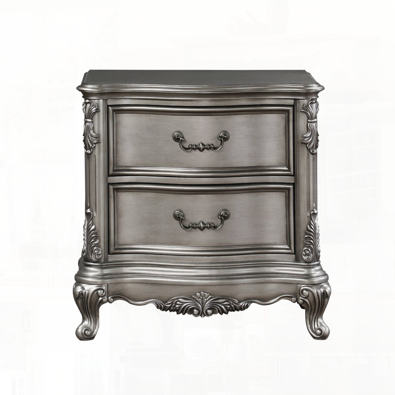 Table de chevet antique à finition platine avec design classique