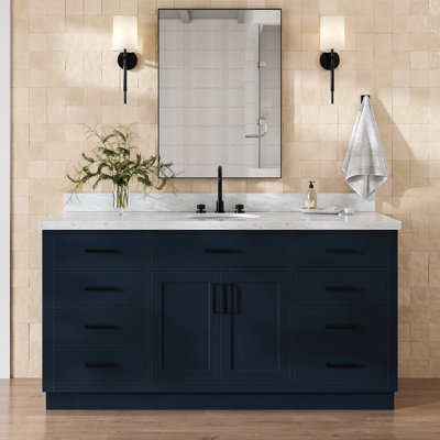 Meuble-lavabo simple en bois massif 66 po avec plateau en marbre de Carrare Tidworth