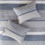 Literie bleu marine - Grand lit/très grand lit avec garniture et oreillers, couette plissée
