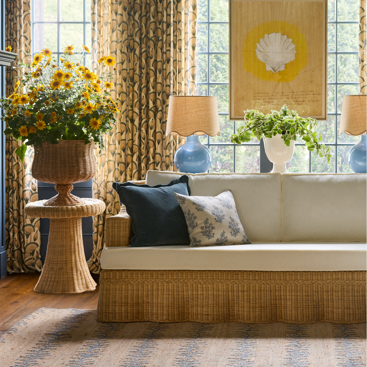 Collier Scalloped Edges Throw Pillow