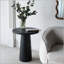 Table d'appoint polyvalente carrée avec base à piédestal, idéale pour les espaces multiples et les styles de décoration