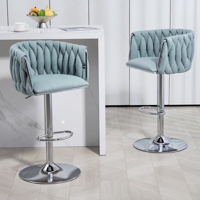 Ensemble de 2 tabourets de bar pivotants à 360 ° en tissu, chaises de bar réglables à hauteur de comptoir avec dossier tissé et repose-pieds, tabourets de bar chromés argentés pour îlot de cuisine, café, pub (BLEU)