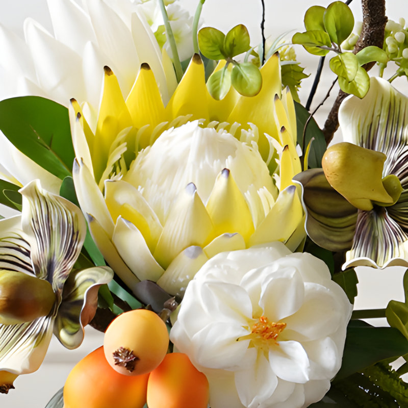Ornements de fleurs simulées