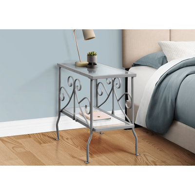 Table d'appoint de chambre à coucher avec structure en métal sophistiquée et plateau en verre trempé avec deux surfaces élégantes
