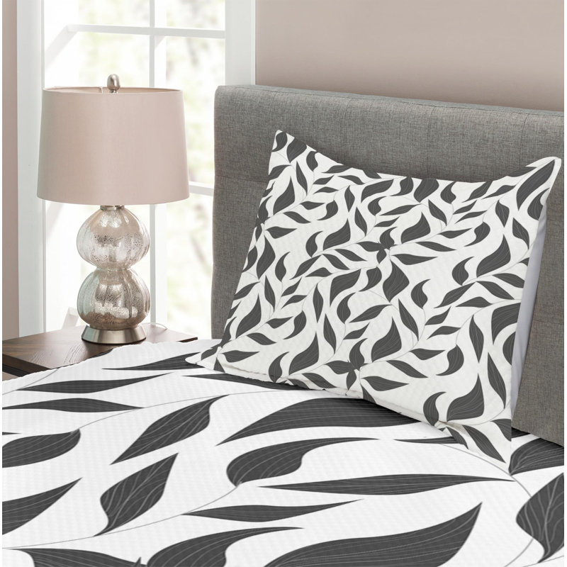 Farmhouse / Country Floral Coverlet, Twin Coverlet + 1 Sham