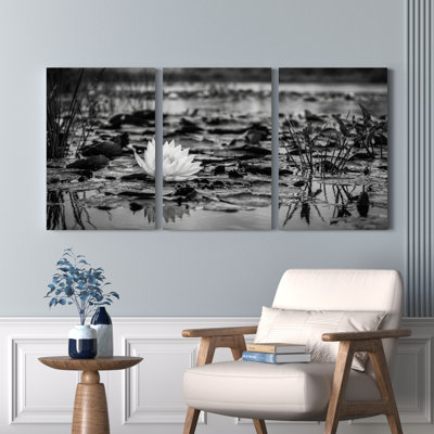 Ensemble de 3 tableaux muraux sur toile tendue représentant des nénuphars noirs et blancs, pour la décoration du salon et de la chambre à coucher.