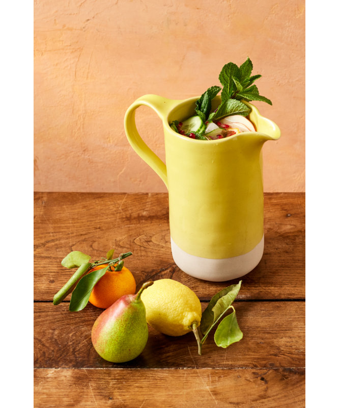 Jamie Oliver Big Love Perfect Pitcher, 1.5L Yellow Stoneware Jug with Raw Base for Water or Cocktails