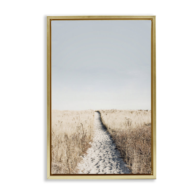 «Path with Sandy Footprints», toile flottante encadrée par Sissi et Seb, Cadre flottant métallique doré, H 25 po x l 17 po