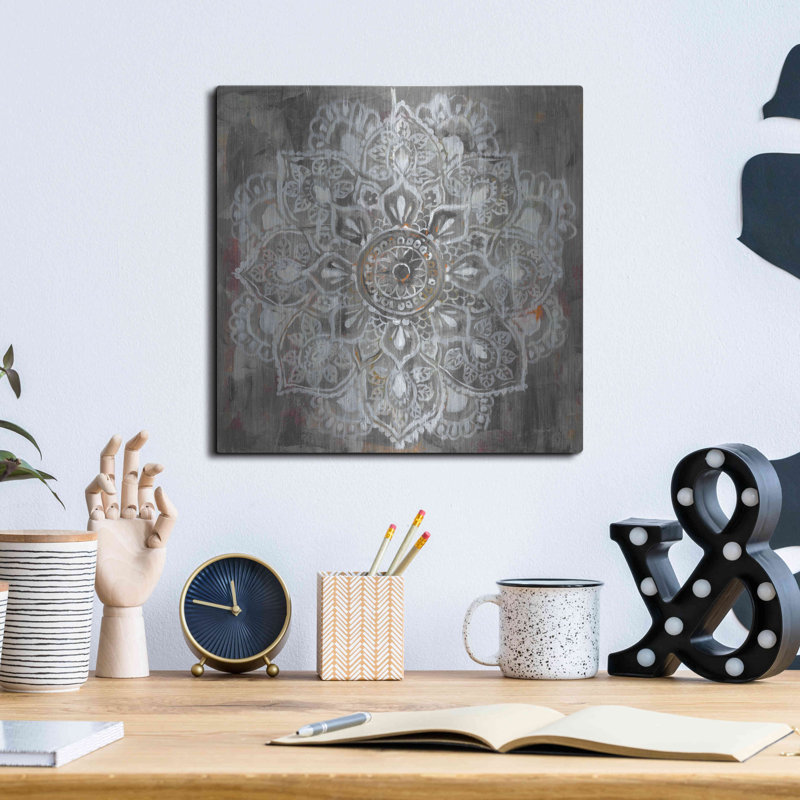 «Mandala in Neutral II» par Danhui Nai, H 12 po x l 12 po