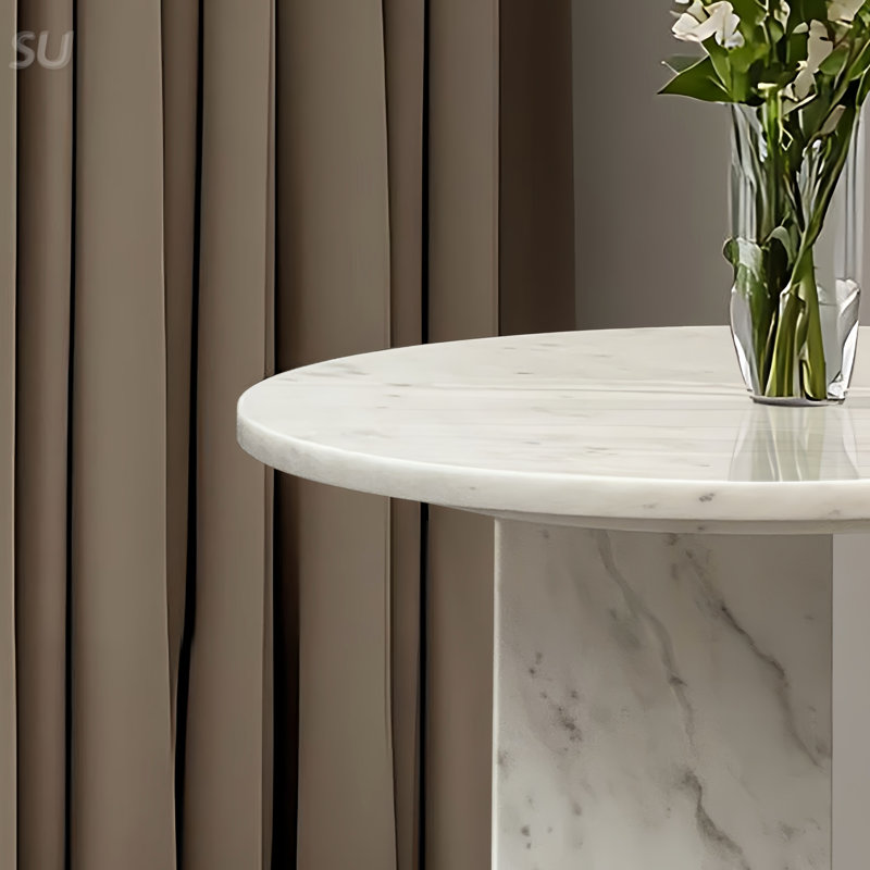 Table basse en marbre blanc naturel, petit accent de salon avec un caractère de pierre unique et une surface semi-polie