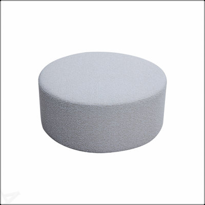 Table basse ronde rembourrée Boucle, polyvalente comme table de bout, repose-pieds et sièges supplémentaires pour les maisons modernes