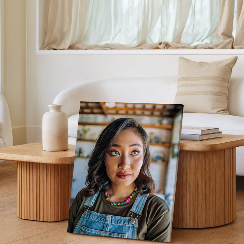 Toile, portrait rapproché d'une jeune personne avec une épaule, H 30 po x l 30 po