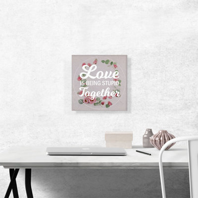 «Love Is Being Stupid Together», reproduction d'art textuel sur toile tendue