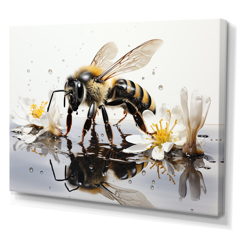 Minimalisme, abeille, réflexion sur l'eau, impression sur toile, H 12 po x l 20 po x P 1 po, Toile tendue