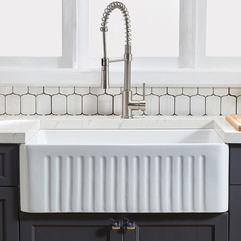 Évier de cuisine de 33 po x 20 po avec grille et crépine - chaleur, fabrication de cuve profonde et antirouille avec grattage, volume de lavabo généreux de 33 po x 20 po facile à nettoyer, nettoyage rapide