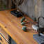 Buffet en bois massif noir et brun