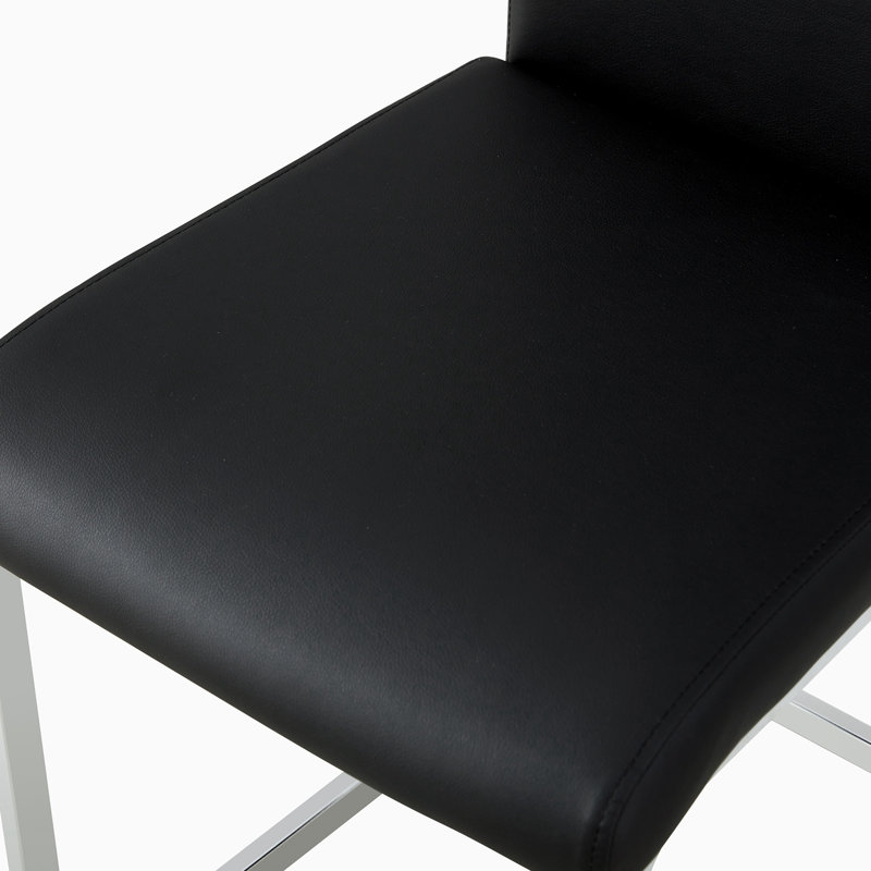 Chaise d'appoint en similicuir