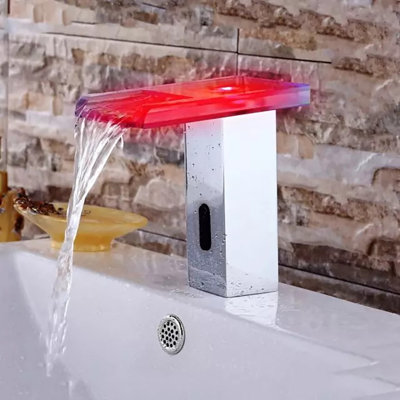 Robinet automatique à capteur de cascade Juno