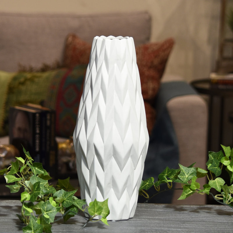 Vase de table bellied Dolloff, H 14,25 po x l 6 po x P 6 po, blanc