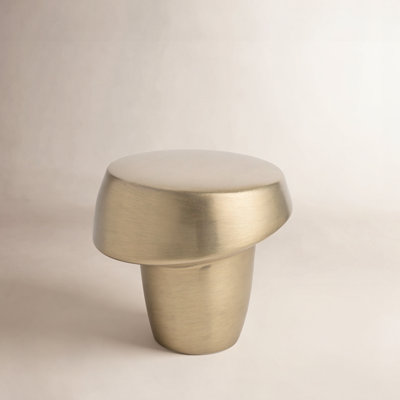 Florham 1 1/4" Diameter Round Knob