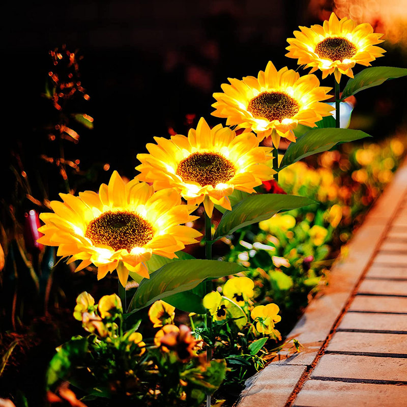 Low Voltage Solar Powered Integrated LED Pathway Light Pack