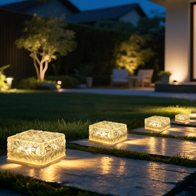 Lot de 4 lampes solaires en brique de glace, blanc chaud, allumage automatique crépusculaire, étanches IP65, pour allée de jardin, escaliers, terrasse et entrée de garage.