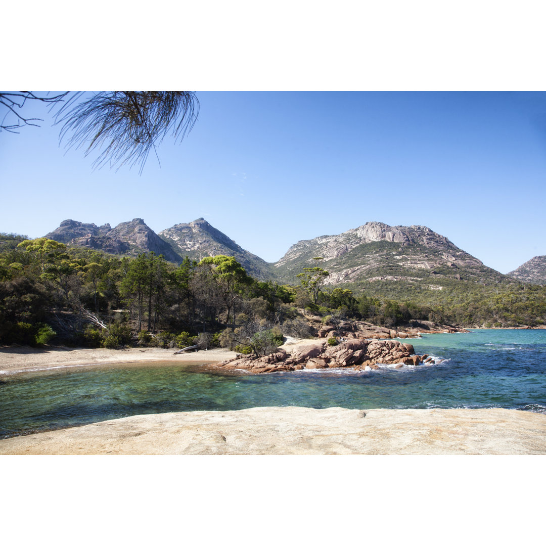 Freycinet Peninsula Tasmanien von Yellowsarah - Kunstdrucke ohne Rahmen auf Leinwand