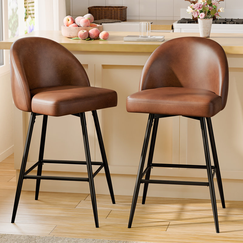 Ensemble de 2 tabourets de bar pivotants avec dossier et pieds en métal Levick, Brown Faux Leather