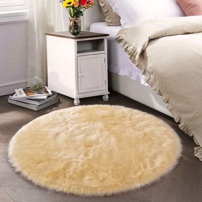 Tapis rond en fausse peau de mouton jaune