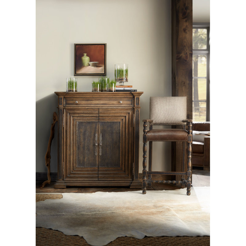 Hill Country Bar & Counter Stool, Counter Stool (25" Seat Height)