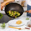 Wok pré-assaisonné en acier au carbone 14 pouces Joyce Chen Classic Series