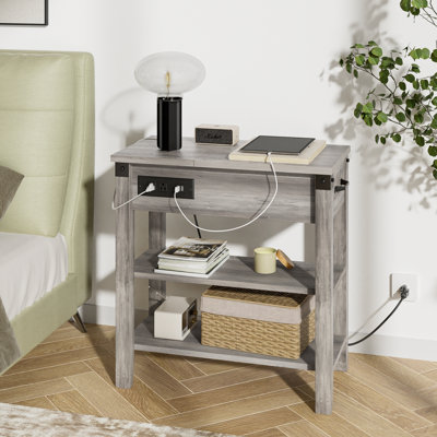 Table de bout à 3 niveaux avec station de charge, table d'appoint étroite en bois avec tiroir, tablettes ouvertes, prises de courant et ports USB, table d'appoint pour petit salon de campagne