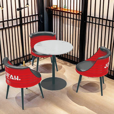 Table et chaises à baril de style industriel