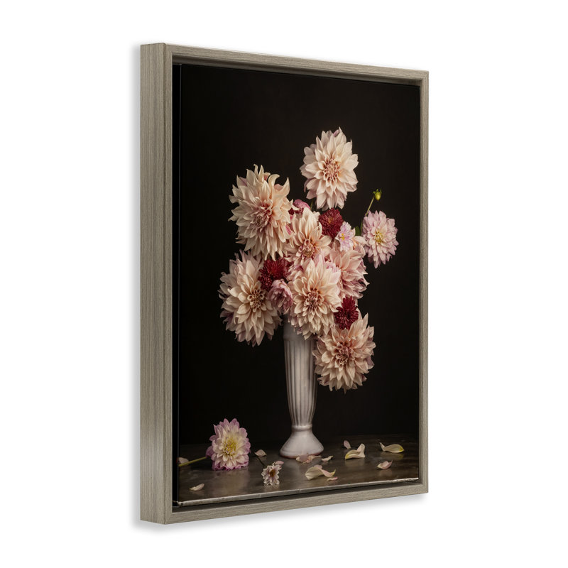 «Dahlia Magic Bouquet» par Leah McLean, Cadre flottant orme Montalcino, H 21 po x l 17 po