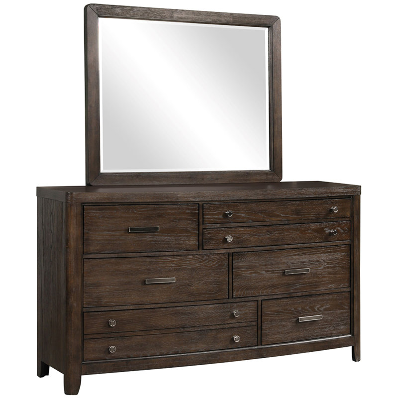 Commode antique brun avec tiroirs en cèdre