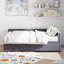 Lit simple rembourré en velours gris avec compartiments de rangement supplémentaires et options fonctionnelles