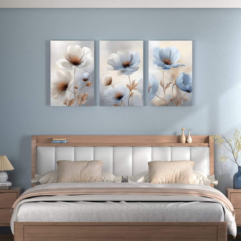 «Blue and White Floral», reproduction d'art sur toile tendue sur toile (ensemble de 3), H 36 po x l 72 po