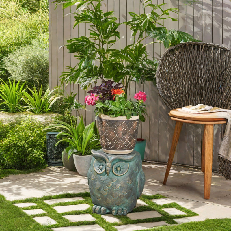 Tabouret de jardin chouette avec patine dorée patinée