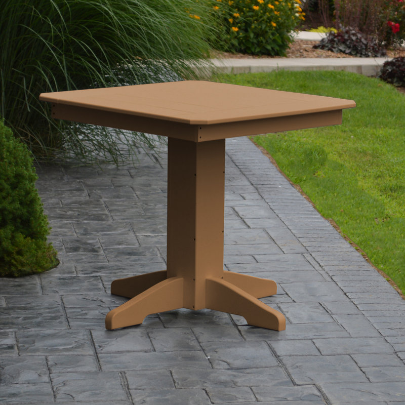 Table de salle à manger en plastique/résine Nettie, Cèdre, L 44 po x l 44 po