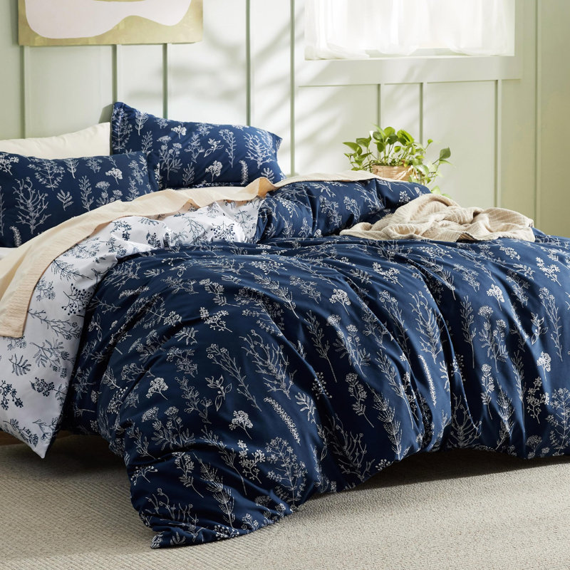 Bedsure Reversible Duvet Cover Set with Zipper Closure GentleSoft™️, King Duvet Cover + 2 King Pillowcases, Navy Blue