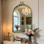 Miroir mural antique en métal arqué avec sculpture de cygne double
