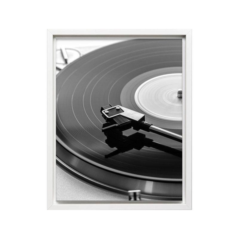 Disque vinyle, Canvas, 18"H x 24"W, White Framed